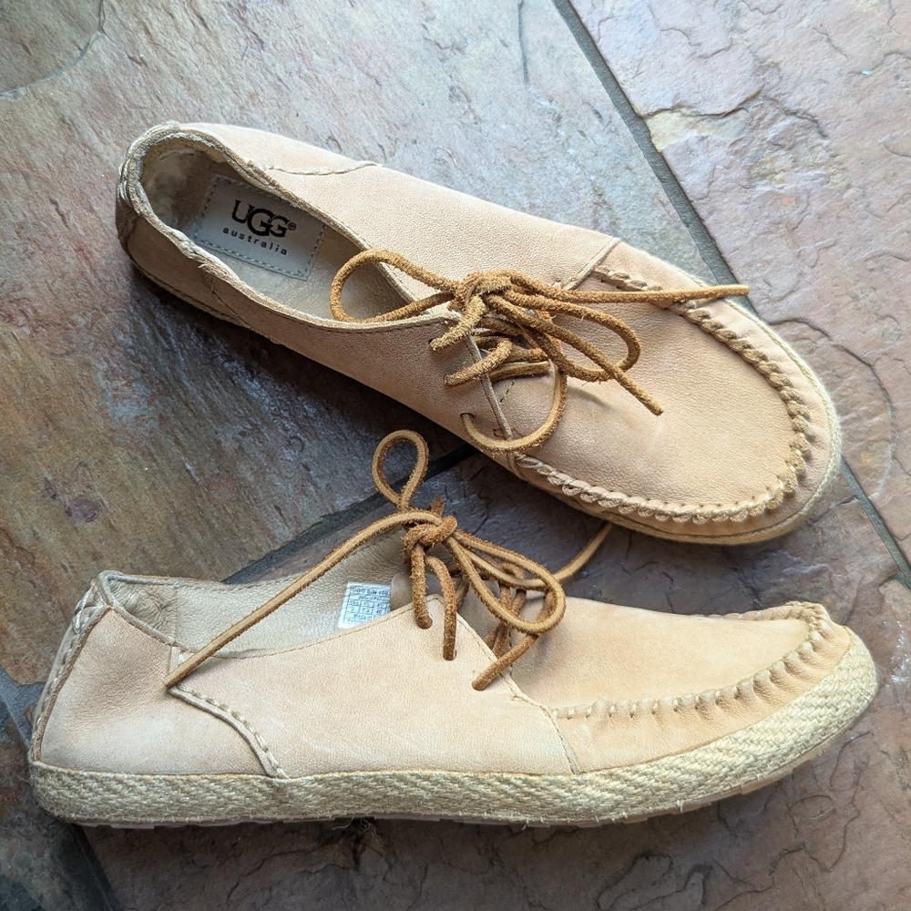 UGG leather lace up moccasin 8.5 9